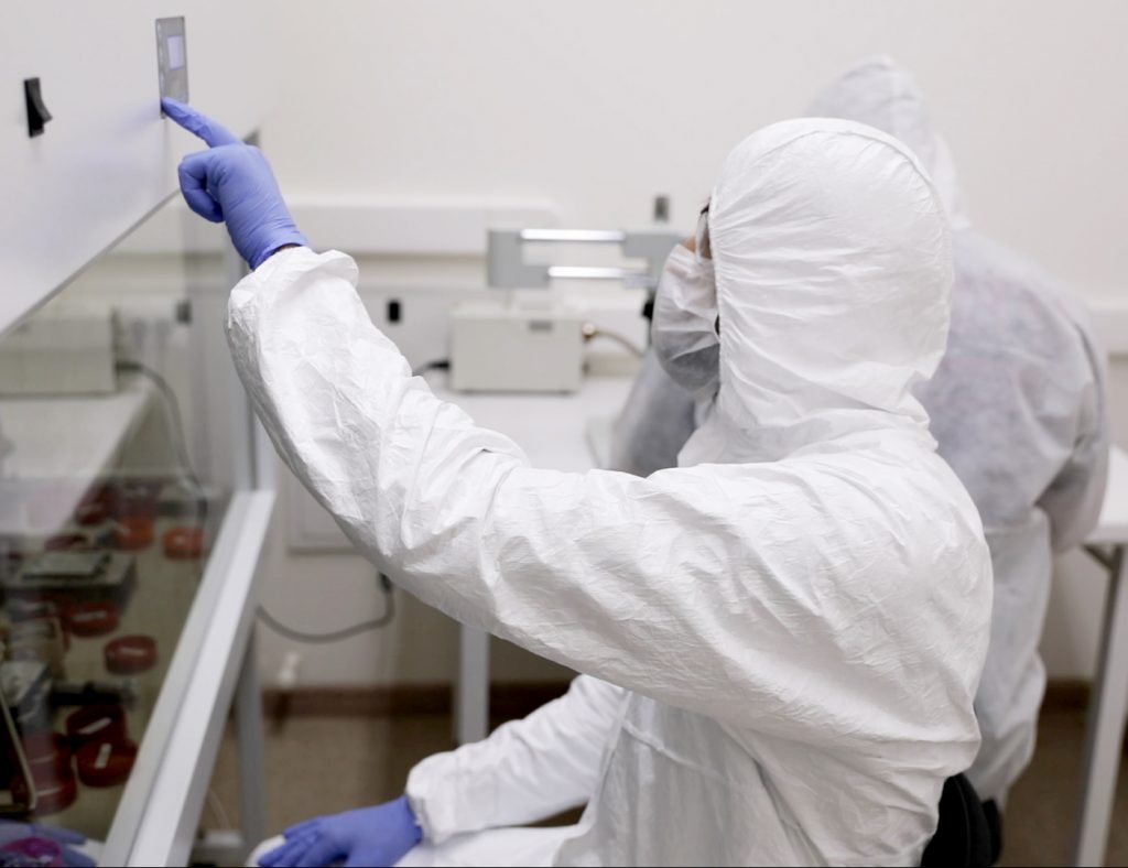 Data Recovery Experts in Cleanroom